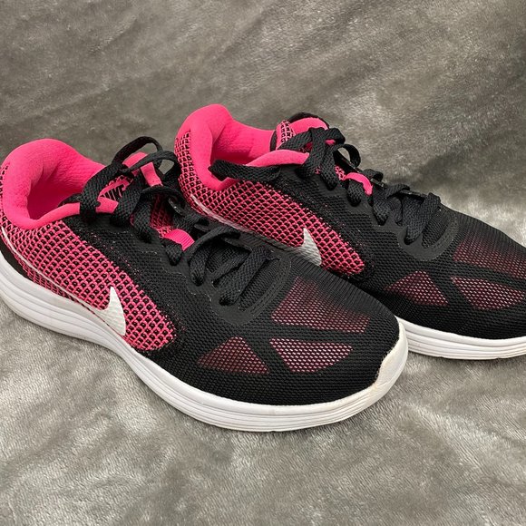 Nike Tennis Shoes - Picture 2 of 5